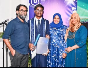 മാലിദ്വീപിൽ ദിവേഹിയിലും വിദേശഭാഷയിലെ വെല്ലുവിളികൾ മറികടന്ന് ദിവേഹിയിലും ഇസ്ലാമിലും എ പ്ലസ് നേടി മാലിദ്വീപിൽ ഇടുക്കിക്കാരന്റെ മകൻ ശ്രദ്ധേയ നേട്ടം സ്വന്തമാക്കി. സഹോദരിക്ക് നേടാനാകാതെ പോയ അവസരം സ്വന്തം വിജയമാക്കി മാറ്റിയ മിൻഷാവിയുടെ നേട്ടം നിരവധി വിദ്യാർത്ഥികൾക്ക് പ്രചോദനമായി.