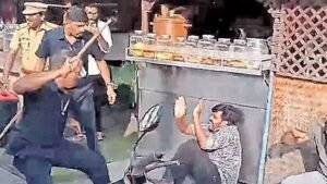 ആലപ്പുഴയിലെ രക്ഷാപ്രവർത്തനം: ഗൺമാൻ ഉൾപ്പെടെ 5 പൊലീസുകാർക്ക് സസ്പെൻഷൻ; ഡിജിപി ഉടൻ ഉത്തരവിറക്കും.