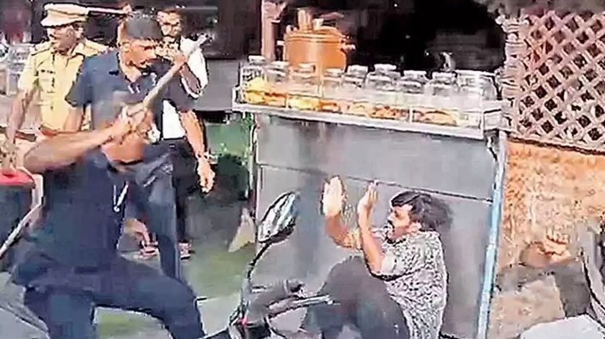 ആലപ്പുഴയിലെ രക്ഷാപ്രവർത്തനം: ഗൺമാൻ ഉൾപ്പെടെ 5 പൊലീസുകാർക്ക് സസ്പെൻഷൻ; ഡിജിപി ഉടൻ ഉത്തരവിറക്കും.